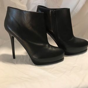ALDO *Never Worn* Black Zipper Ankle Boot Heels